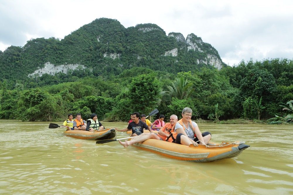 Anurak Community Lodge Phanom Ngoại thất bức ảnh