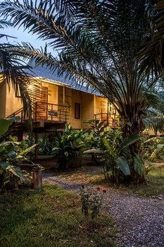Anurak Community Lodge Phanom Ngoại thất bức ảnh
